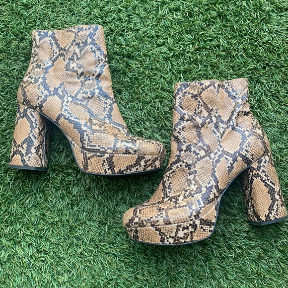 Steve Madden Shoes - Grate Steve Madden Snake Platform Bootie